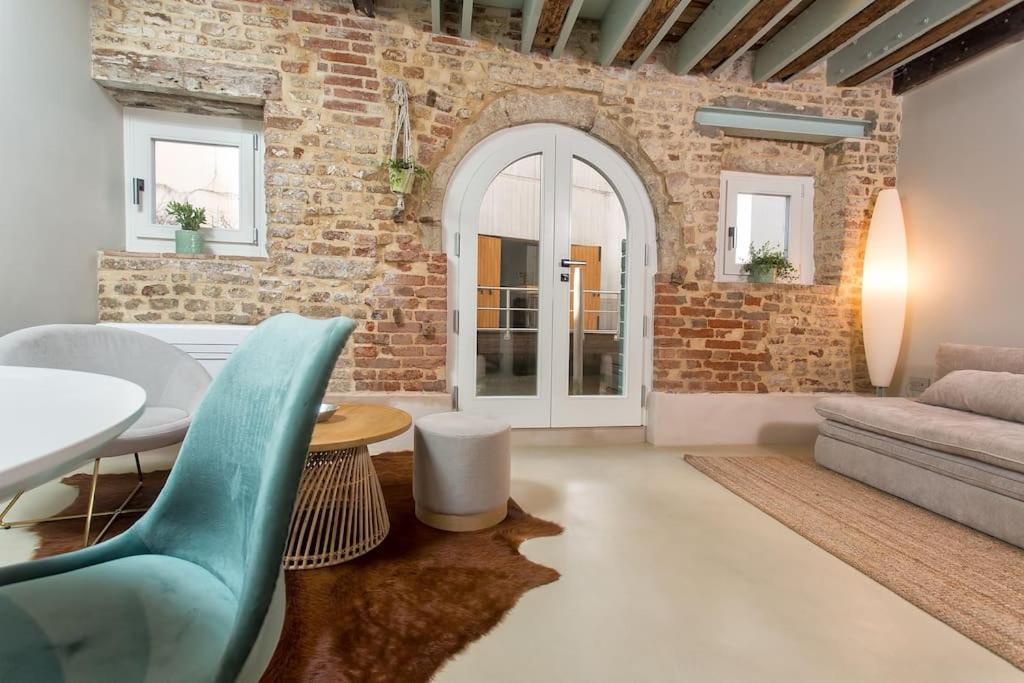 Apartment Ivy, Canal View *