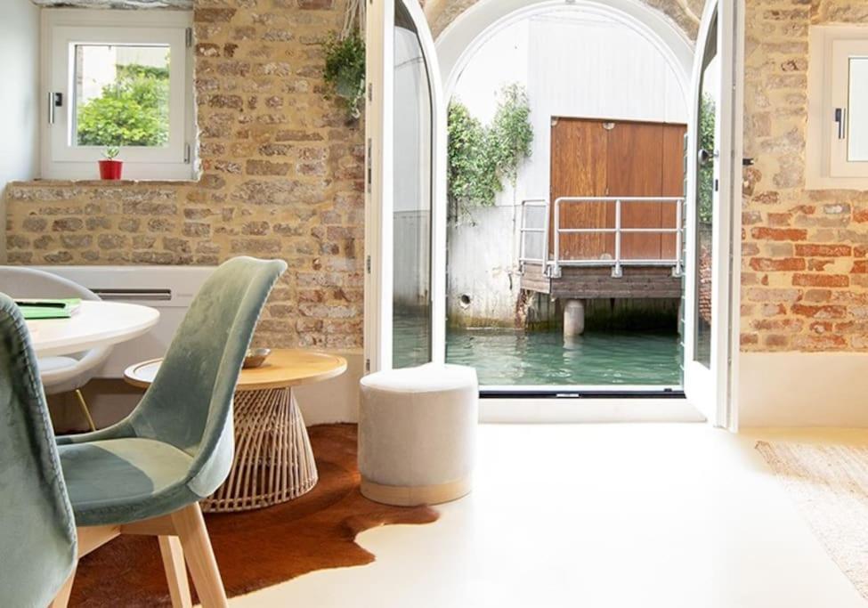 Apartment Ivy, Canal View *