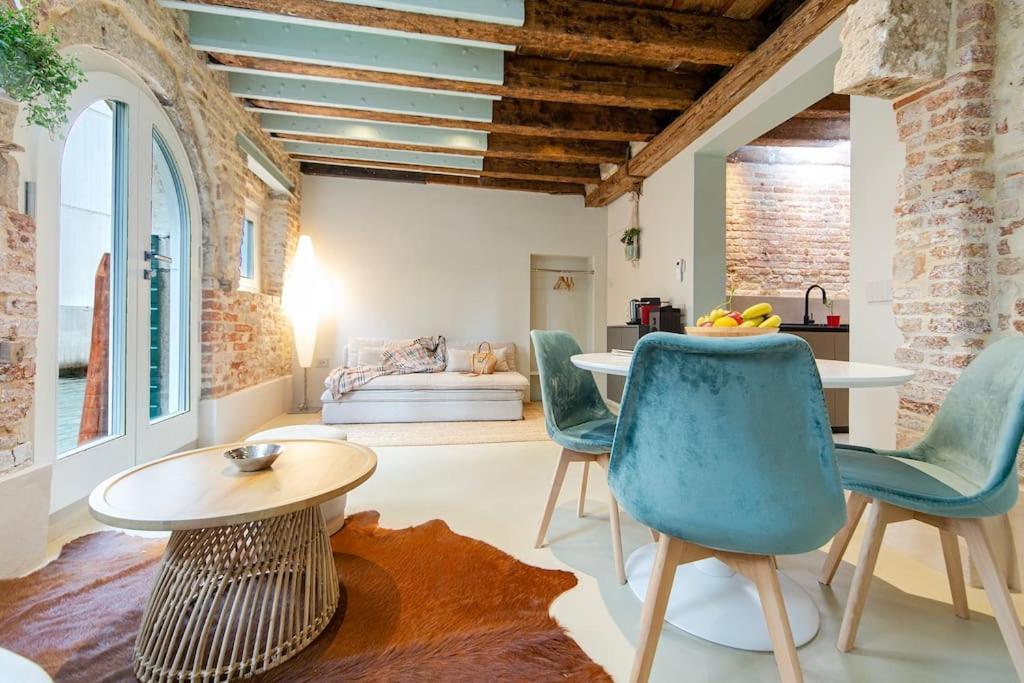 Apartment Ivy, Canal View *