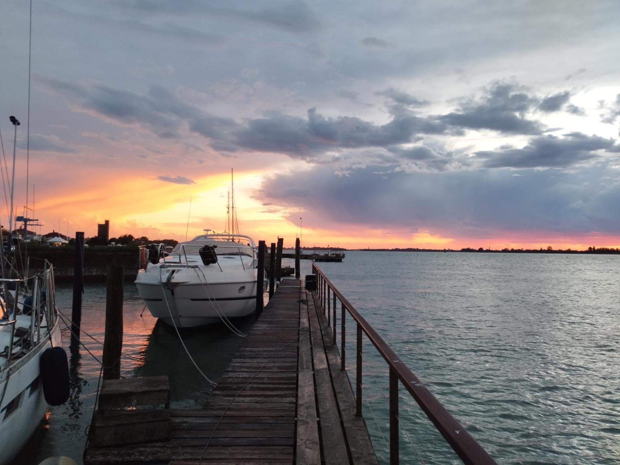 Botel Biennale Luxury Sail Boat Venezia