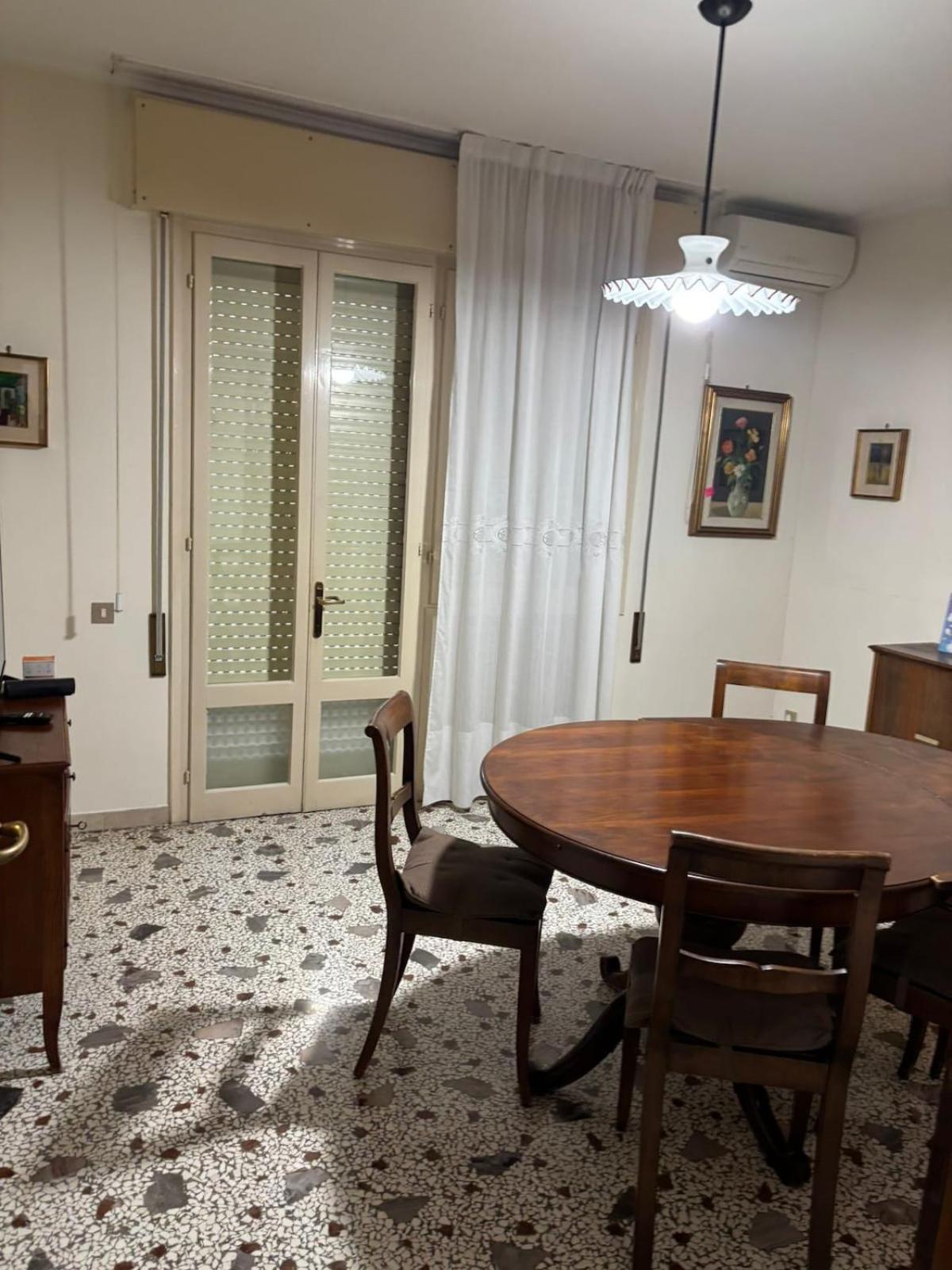 House In The Park! Free Parking And Convenient To Venise