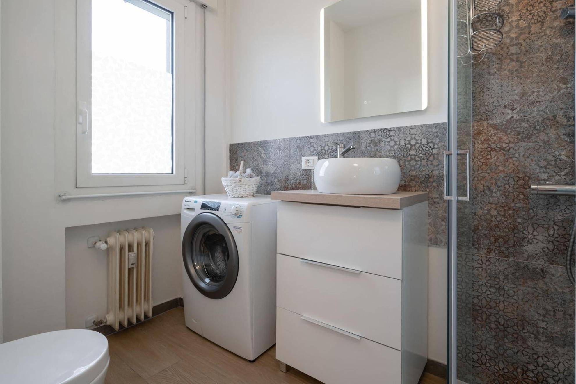 Alexa's - Elegance E Comfort For *