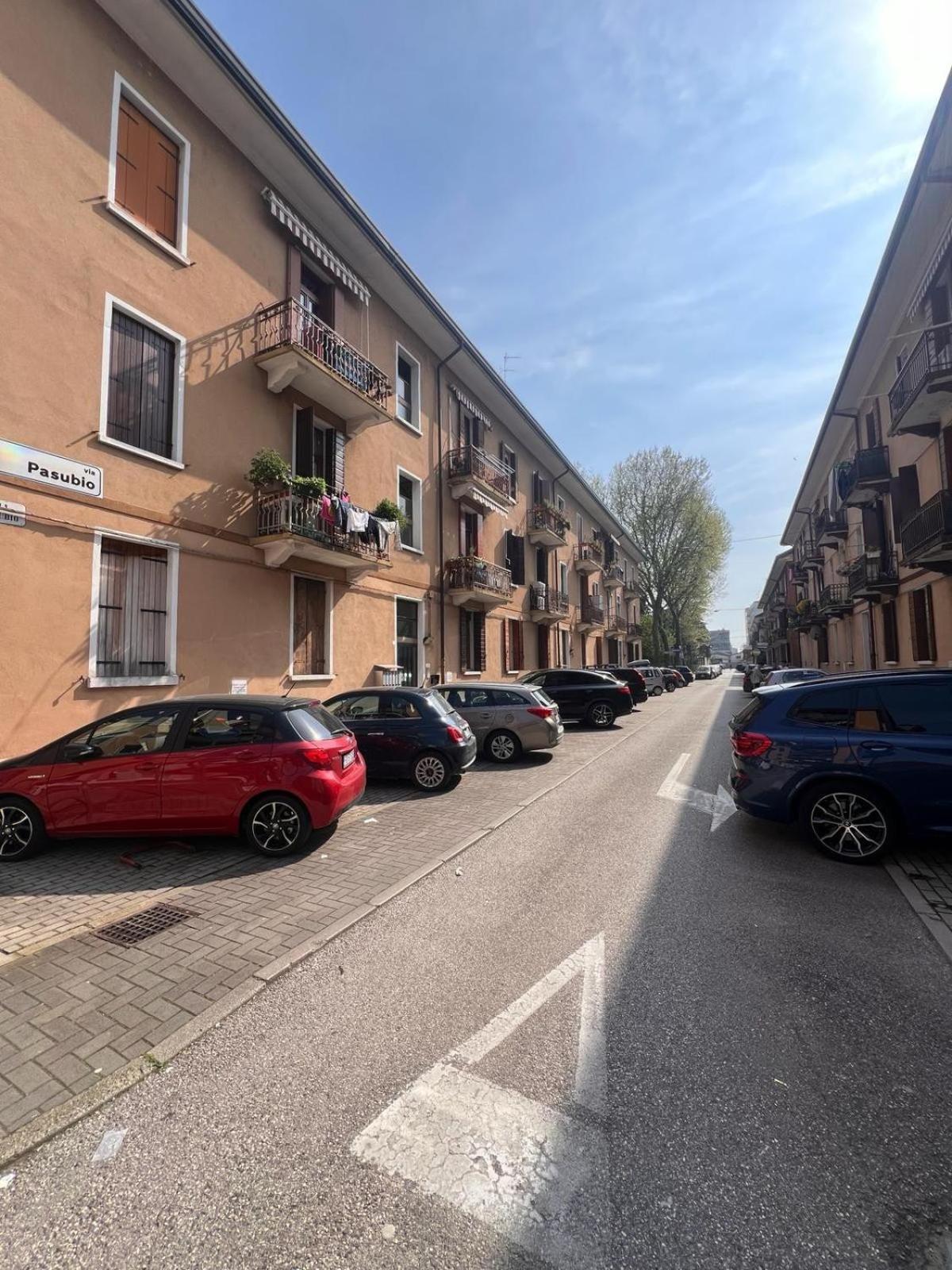 Via Pasubio, 100 Mt To Station, Park, Wi Fi, Appartement