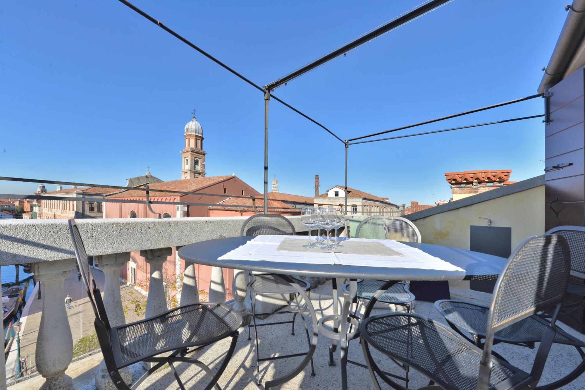 Homes & Holidays Appartamento