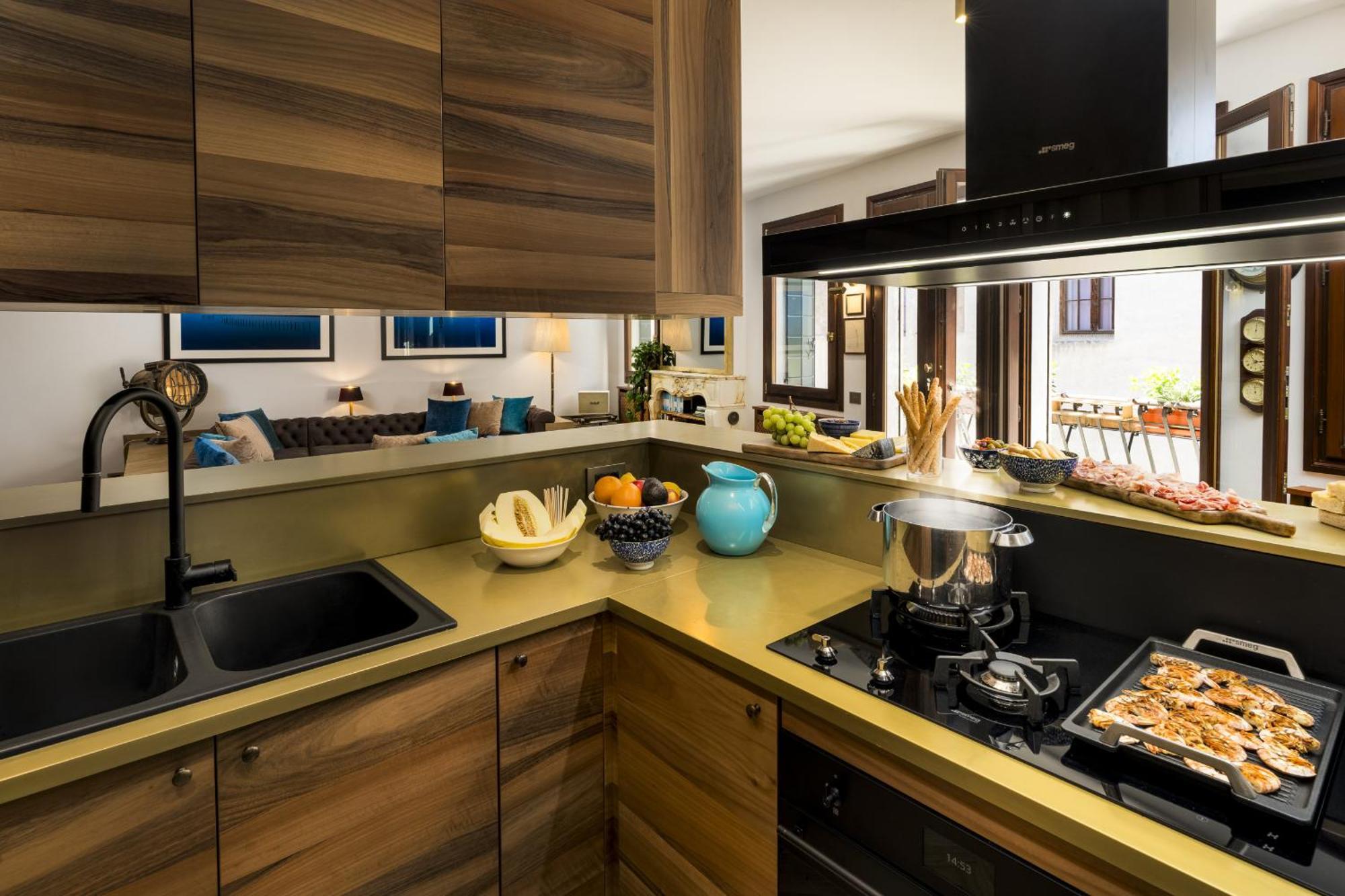 The Yacht House Canal View Apartment Venice