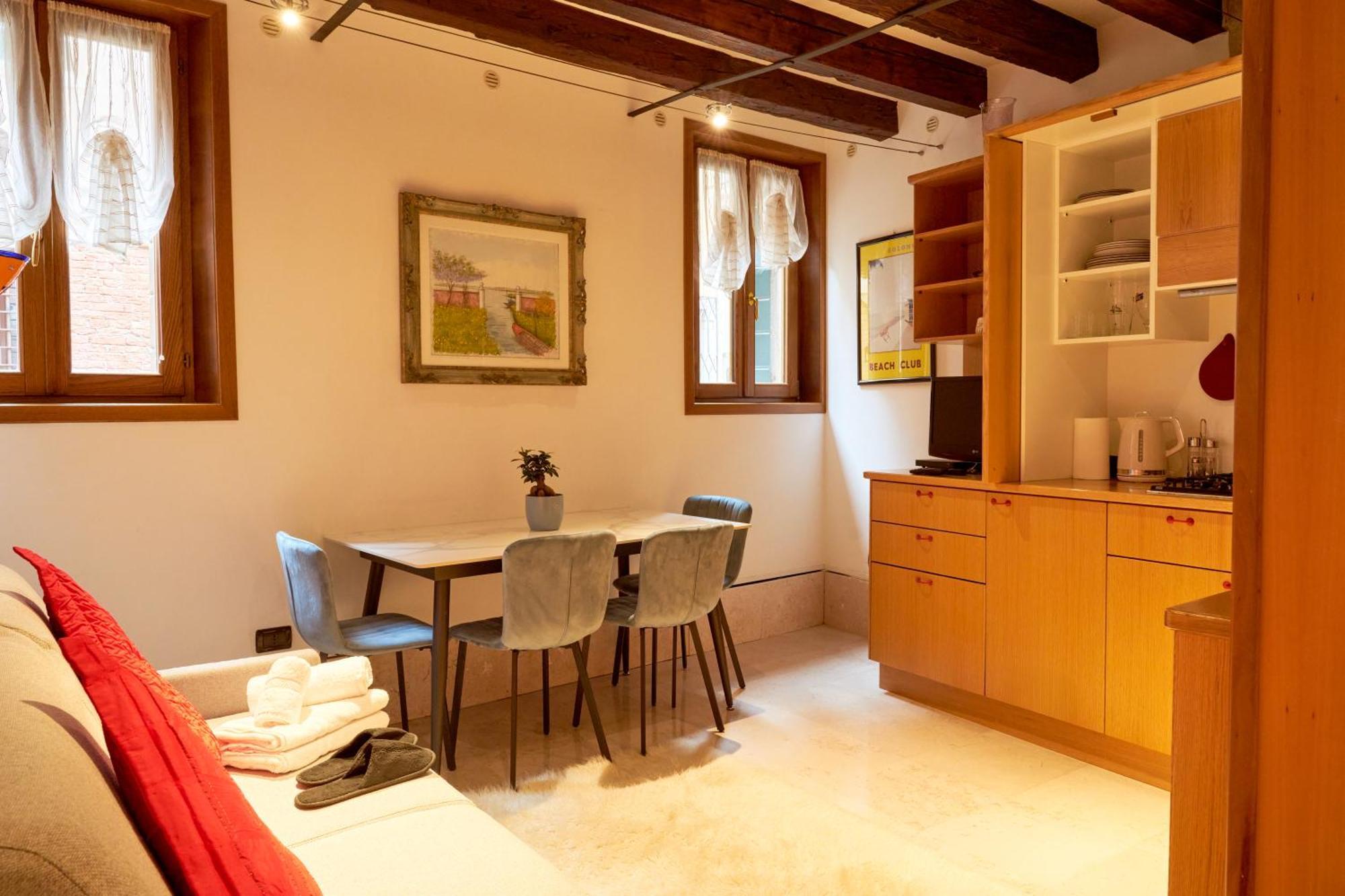 Nama Boutique * Venice