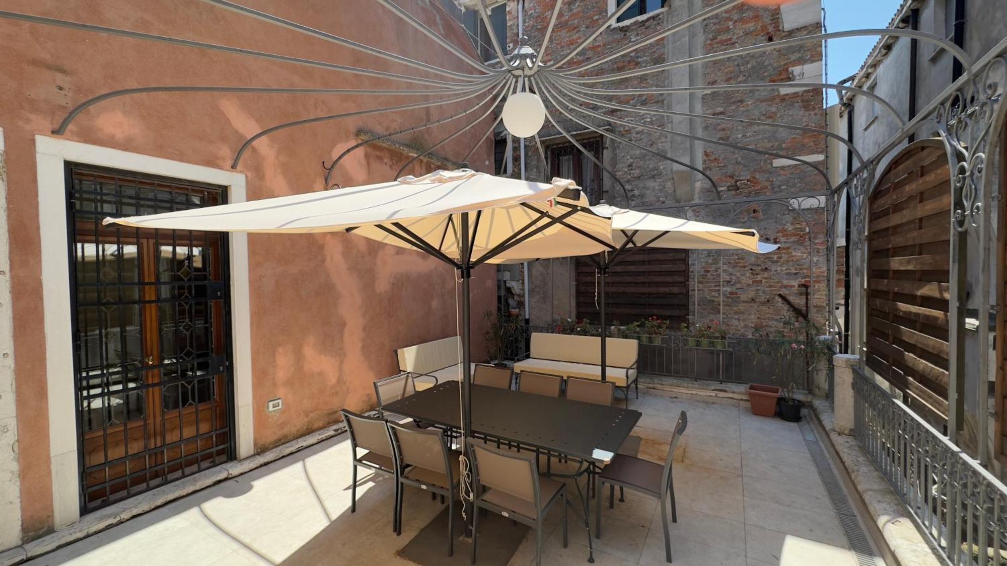 Apartment Santo Stefano Palace Venedig
