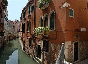 Ca' Bonvicini Bed & Breakfast 2*