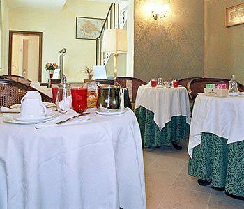 Acca Hotel 3*