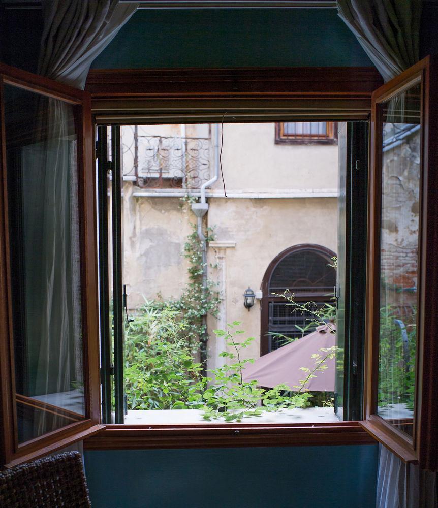 Couette-café Corte 1321 Venise