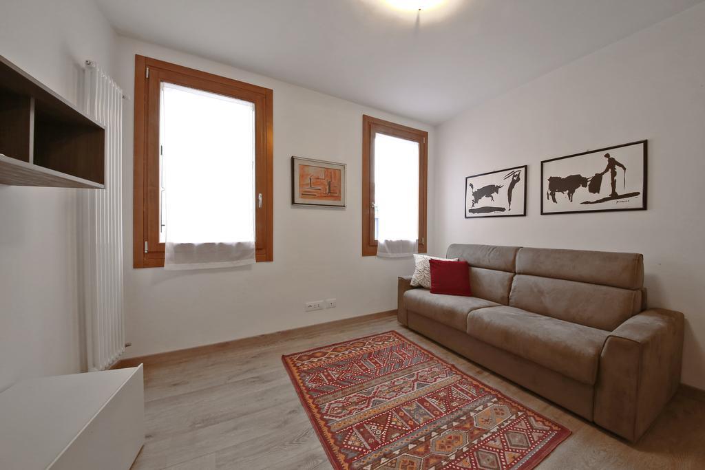 Homes & Holidays Art District Apartment Venice