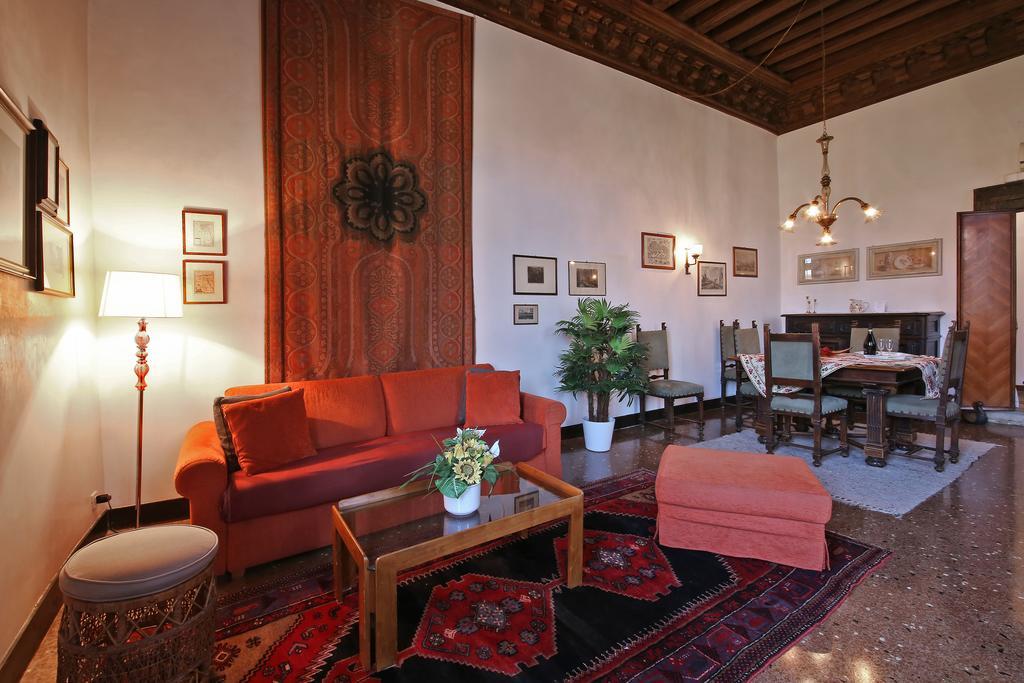 Inside Palazzo Foscarini Venedig