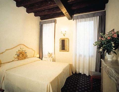 Ai Due Fanali Hotel 3*