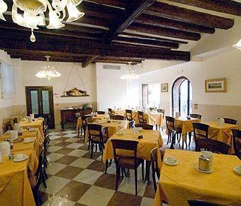 Tivoli Hotel 2*