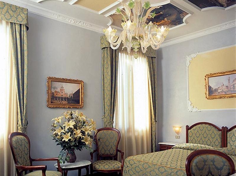 Pausania Hotel Venezia