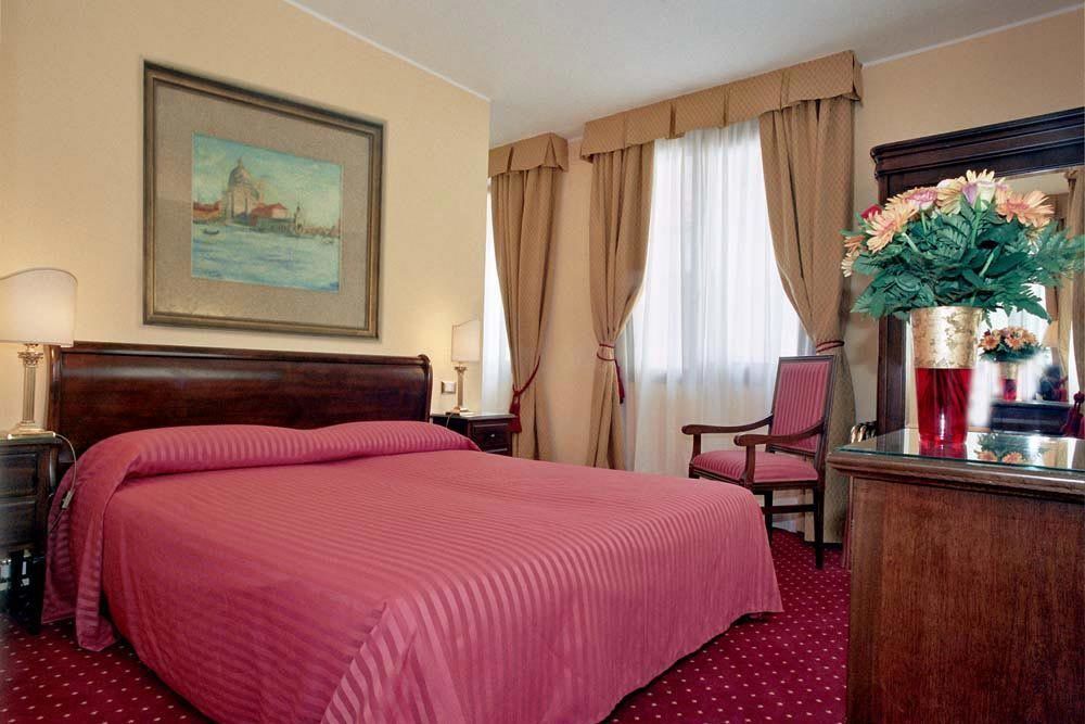 Acca Venise