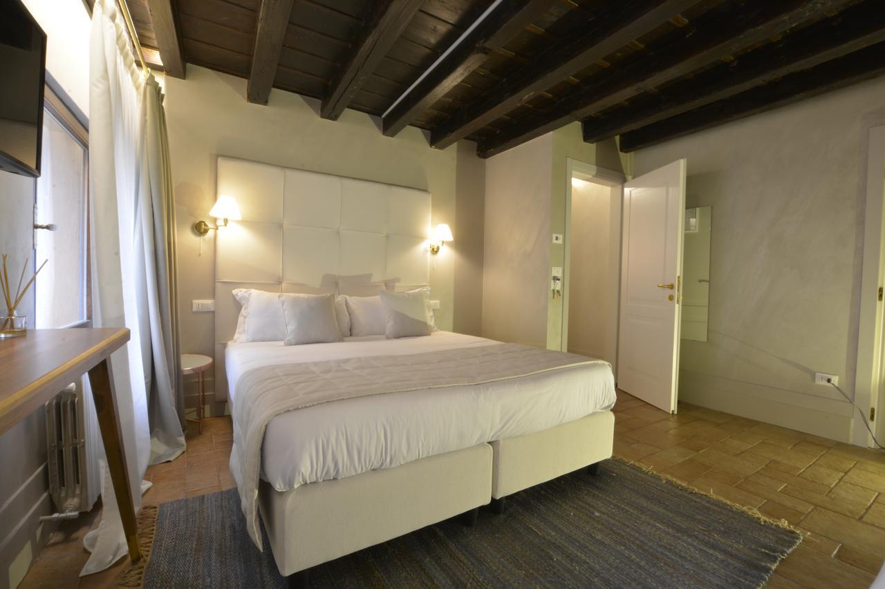 Bed & Breakfast P 1779 *