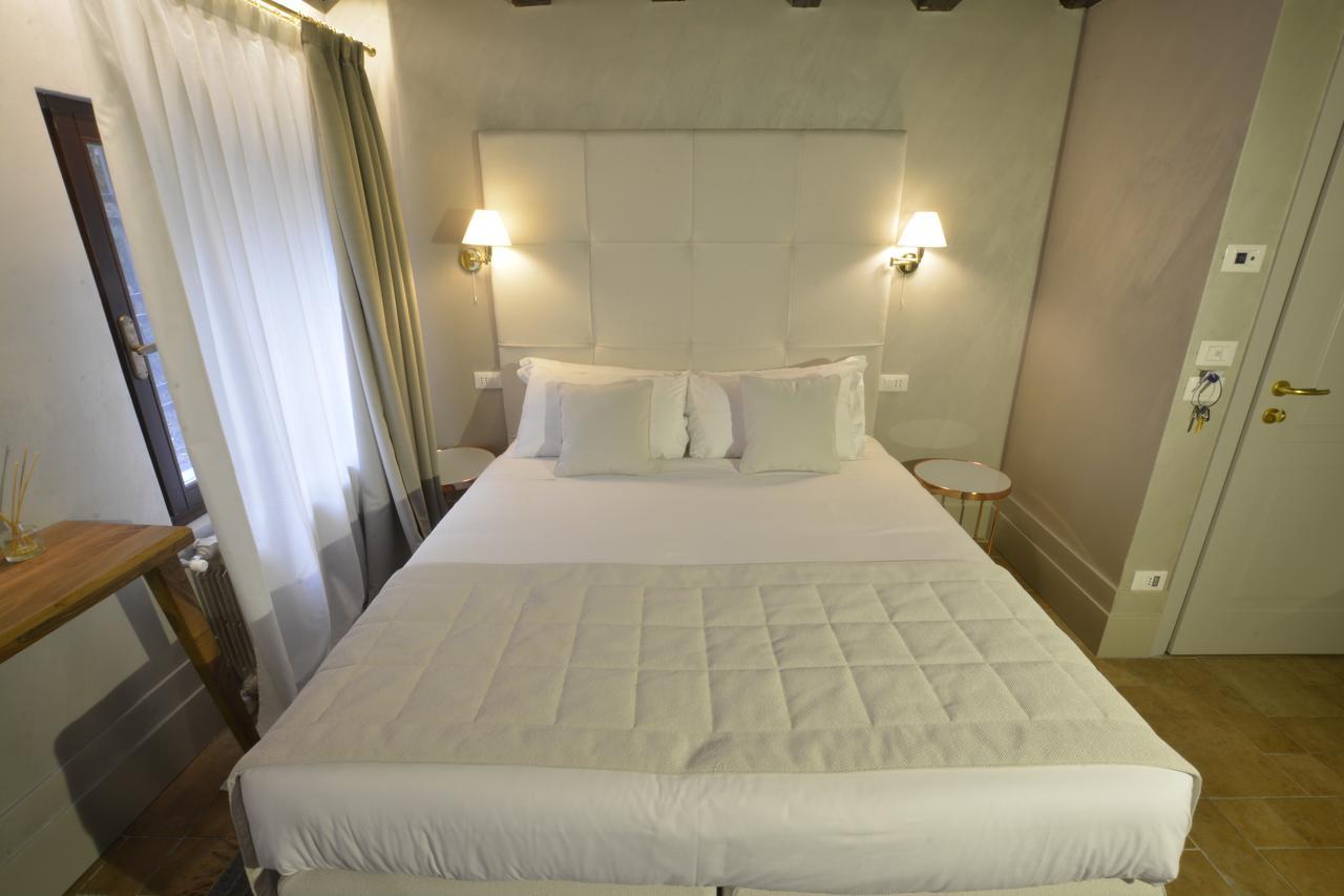 P 1779 Bed & Breakfast *