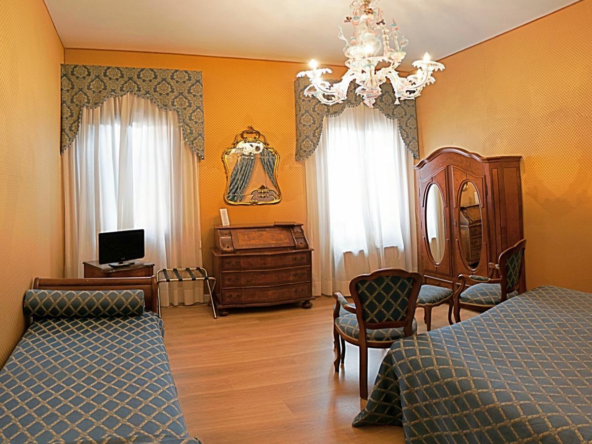 Hotel Canal 3*
