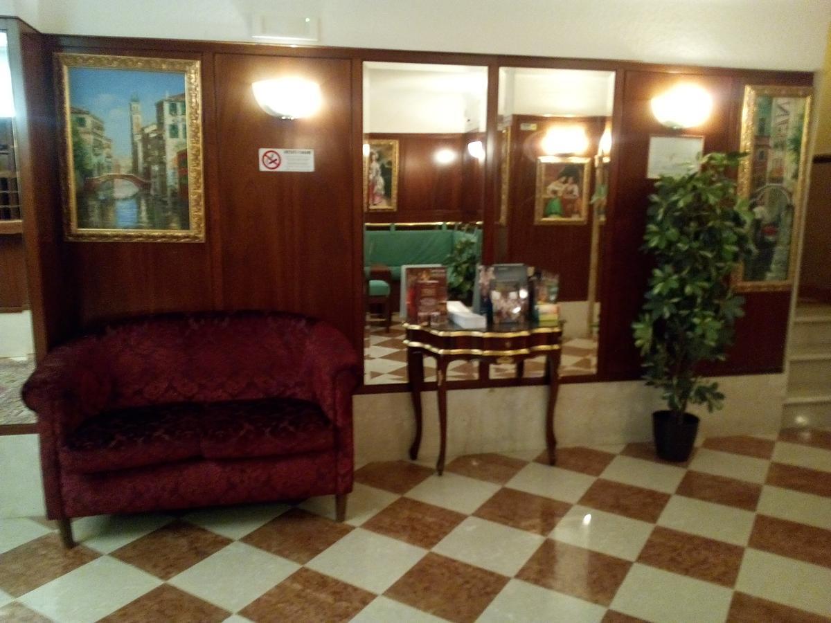 Hotel Diana