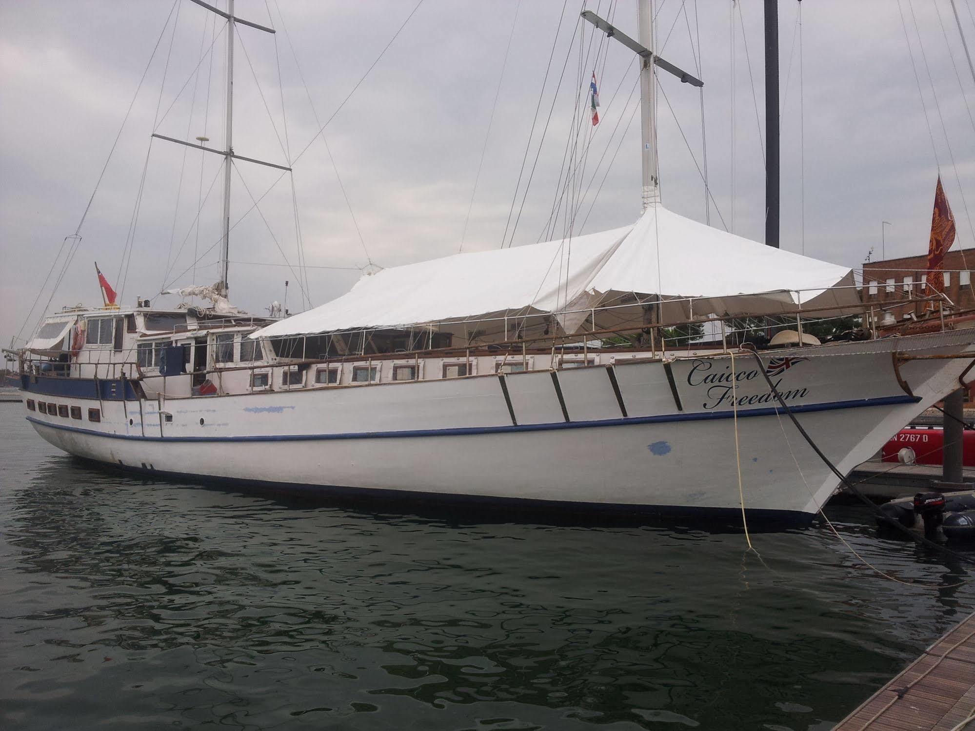 Boat&breakfast Caicco Freedom Botel 2*