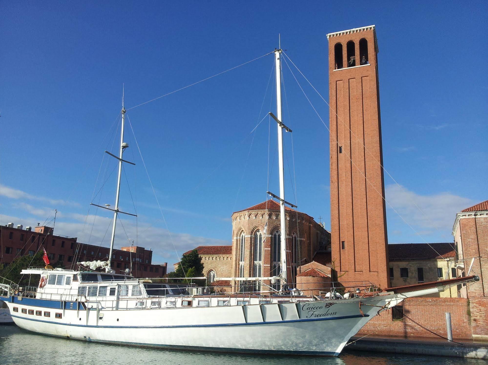 Botel Boat&breakfast Caicco Freedom 2*