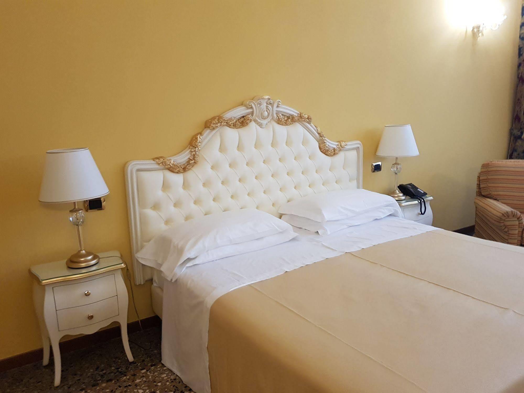 Ca' Bragadin E Carabba Gasthuis 3*