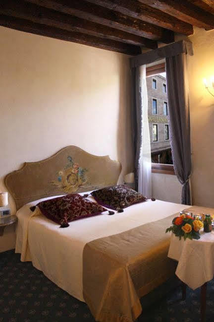 Ai Due Fanali Hotel