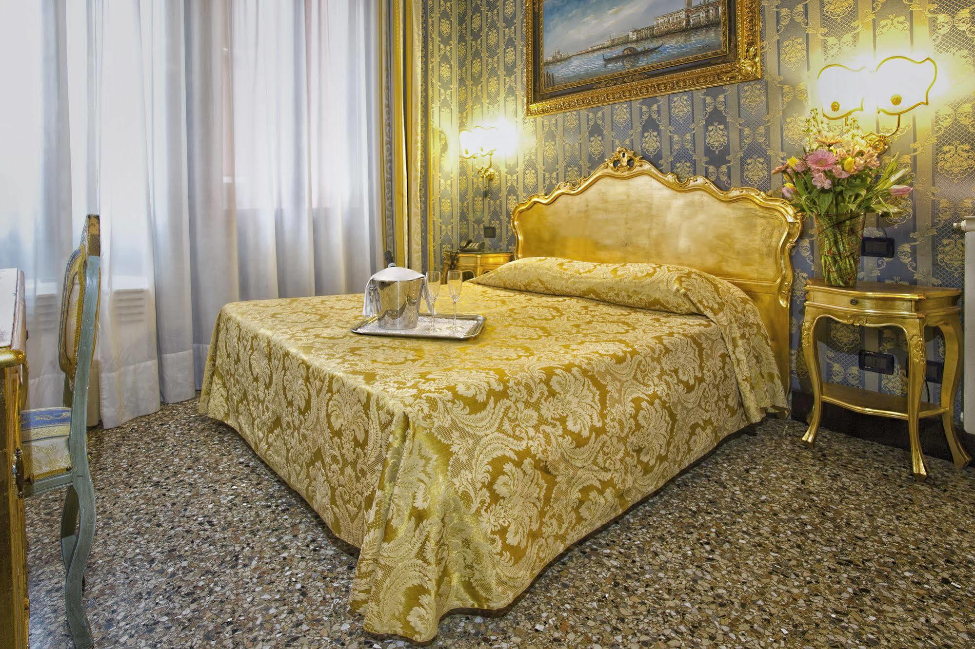 Noemi Hotel 3*