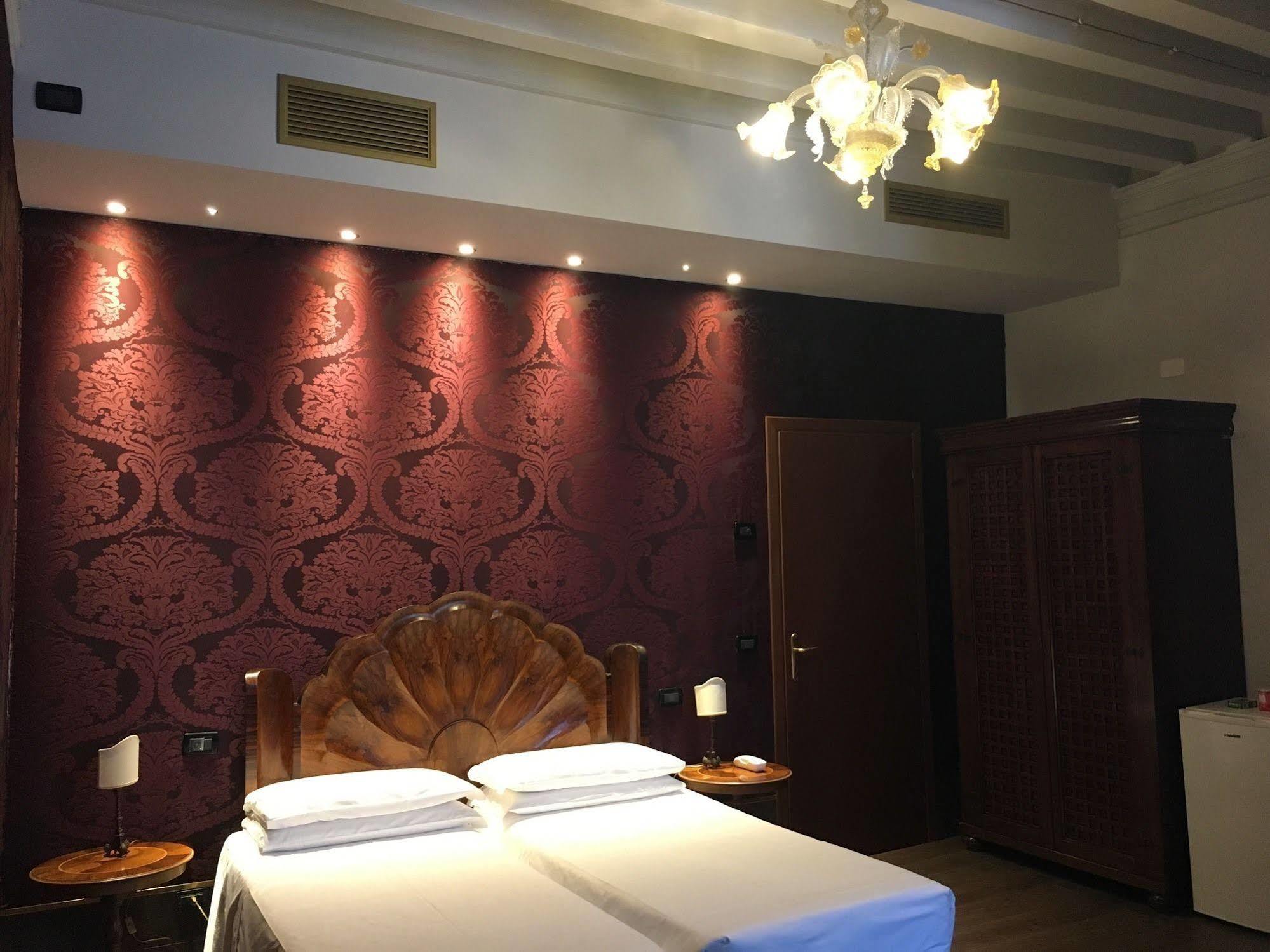 Locanda Leon Bianco On The Grand Canal Gasthof 3*
