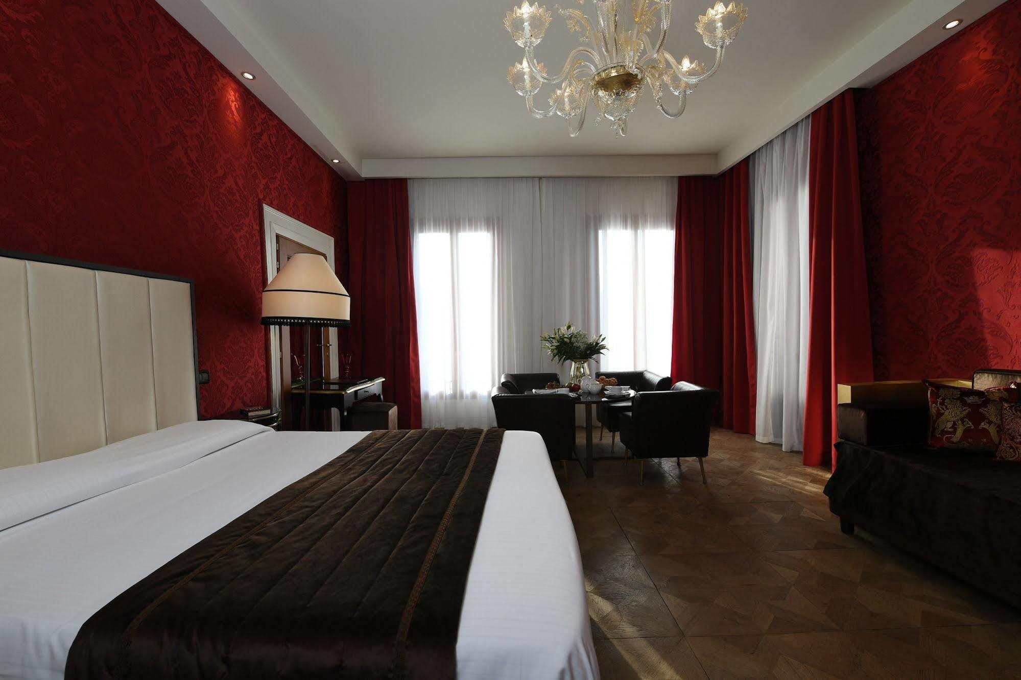 Locanda Leon Bianco On The Grand Canal Venedig