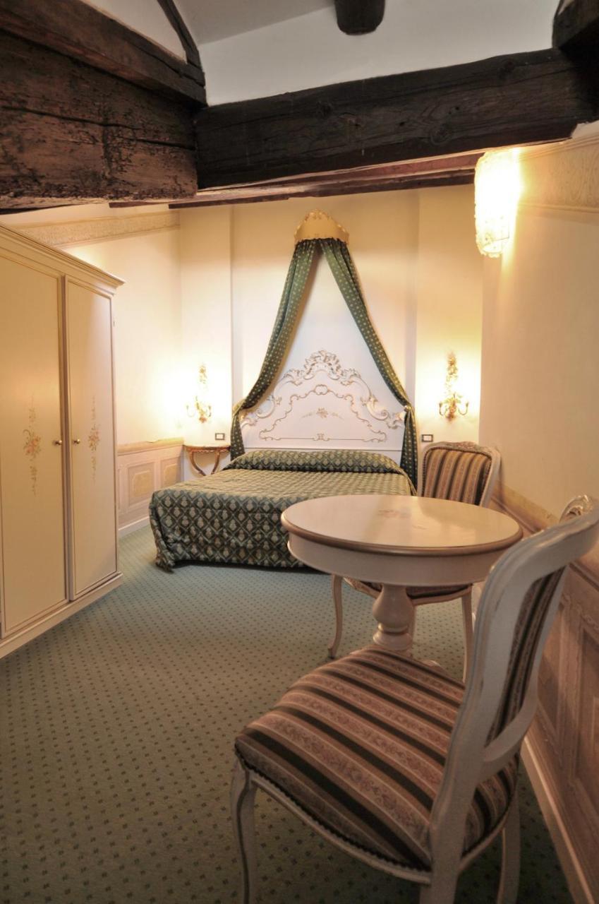Hotel Mezzo Pozzo Venice