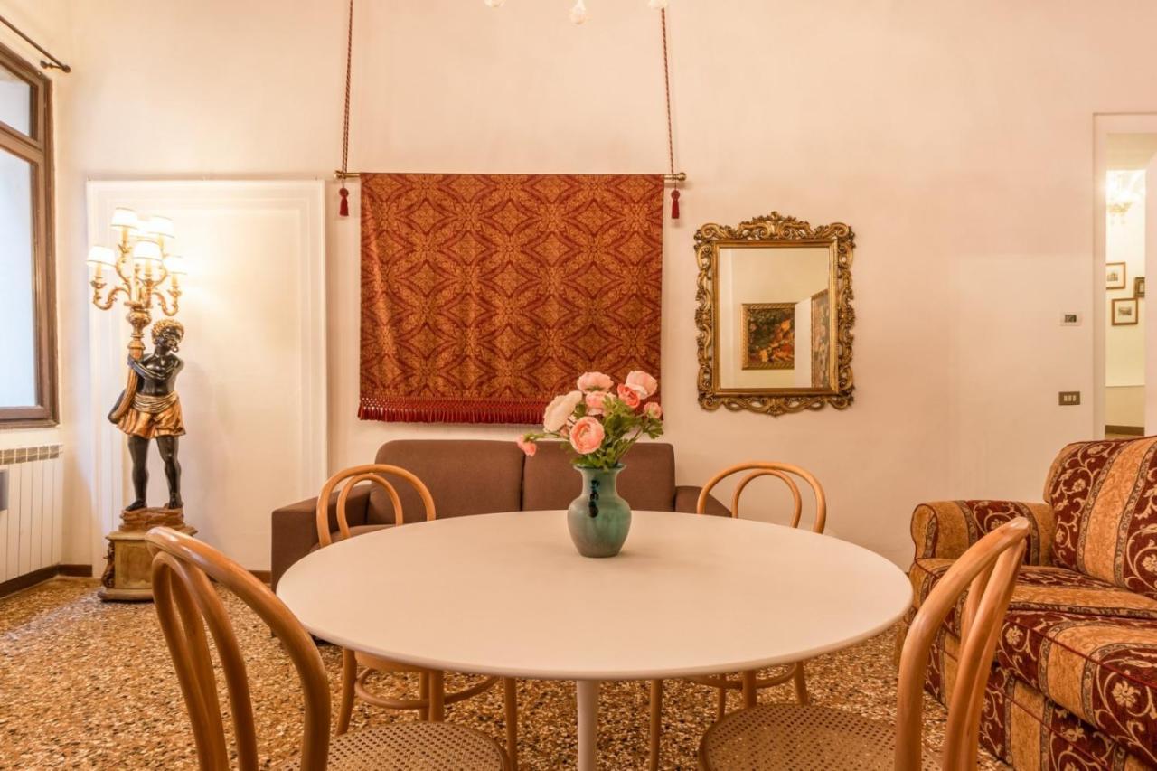 Apartment Fenice Backstage Over Canal Venedig