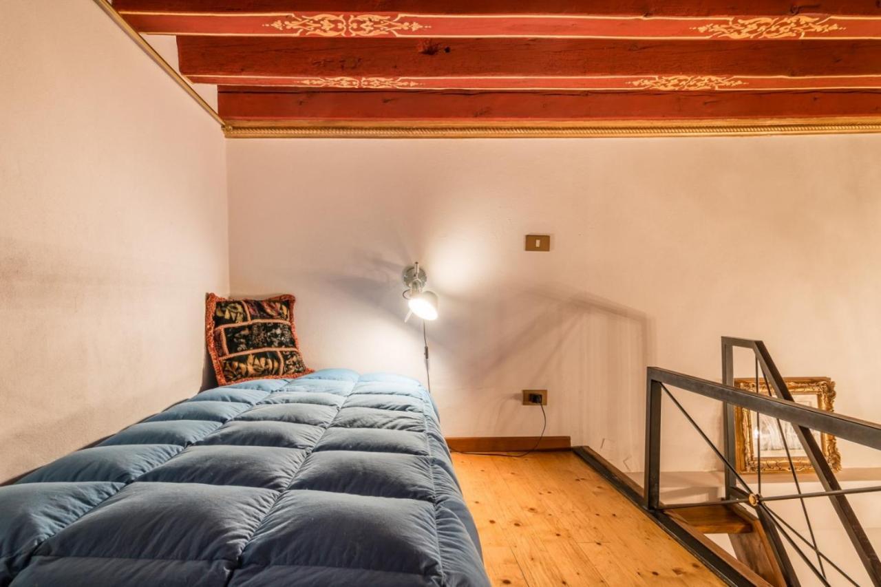 Fenice Backstage Over Canal Apartment Venedig