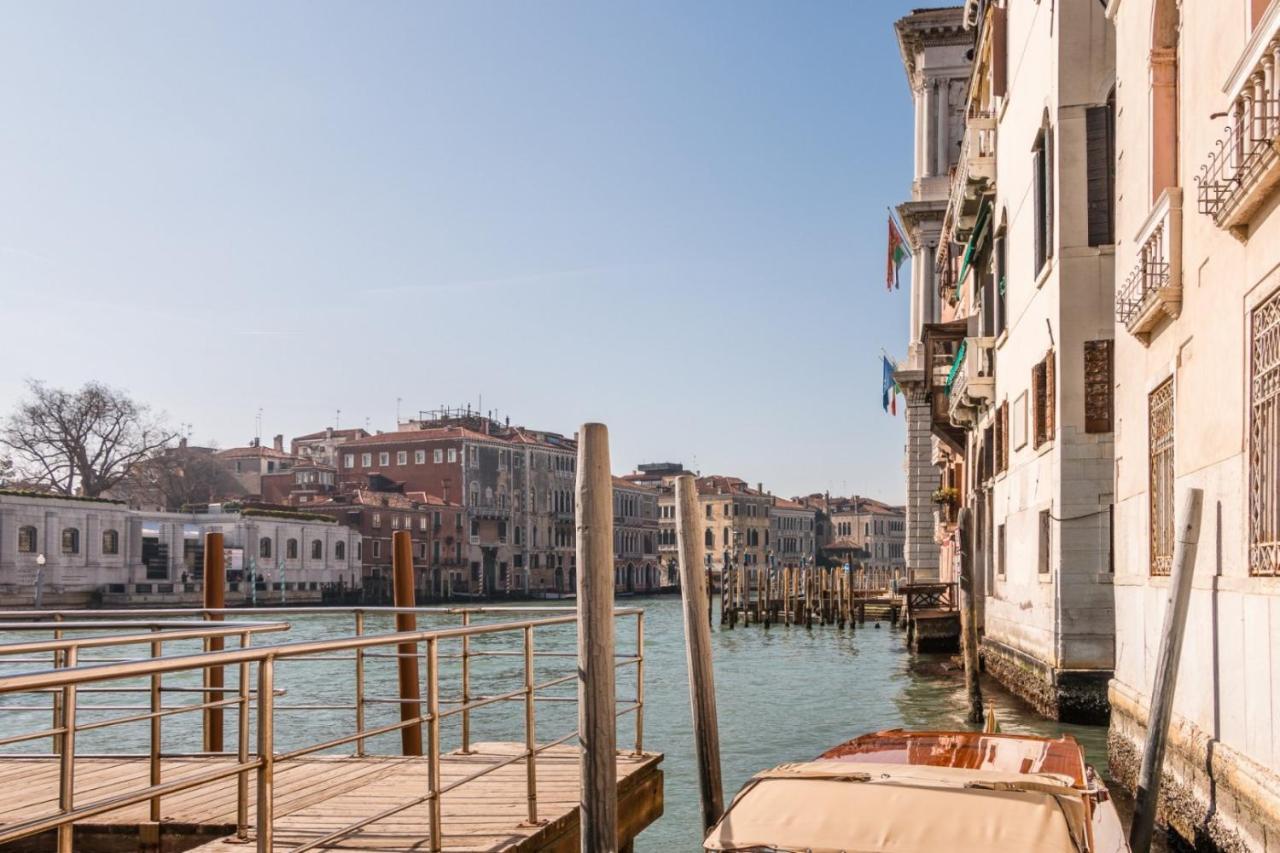 Fenice Backstage Over Canal Apartment Venedig