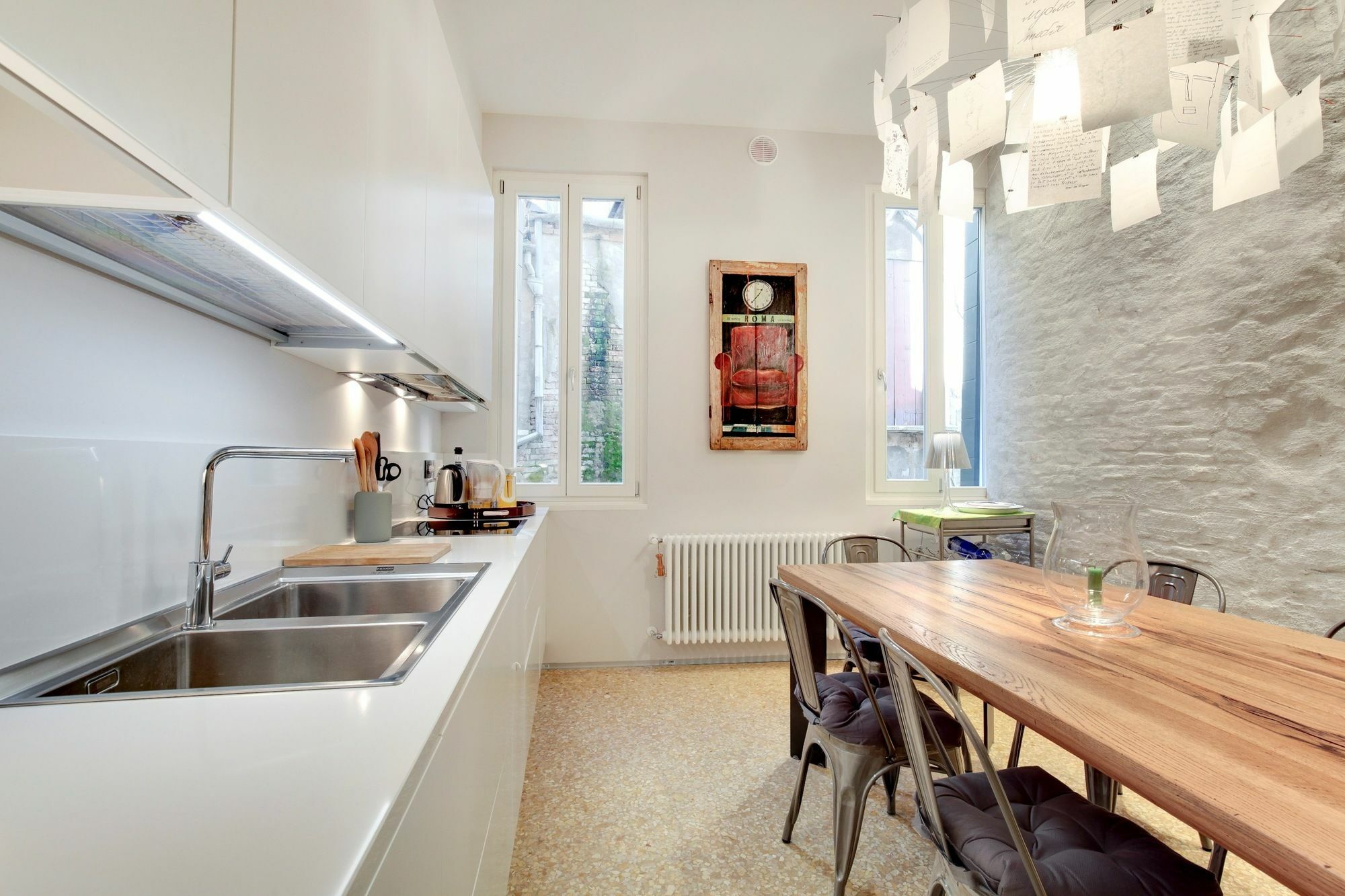 Stunning Modern In The Heart Of Apartment *