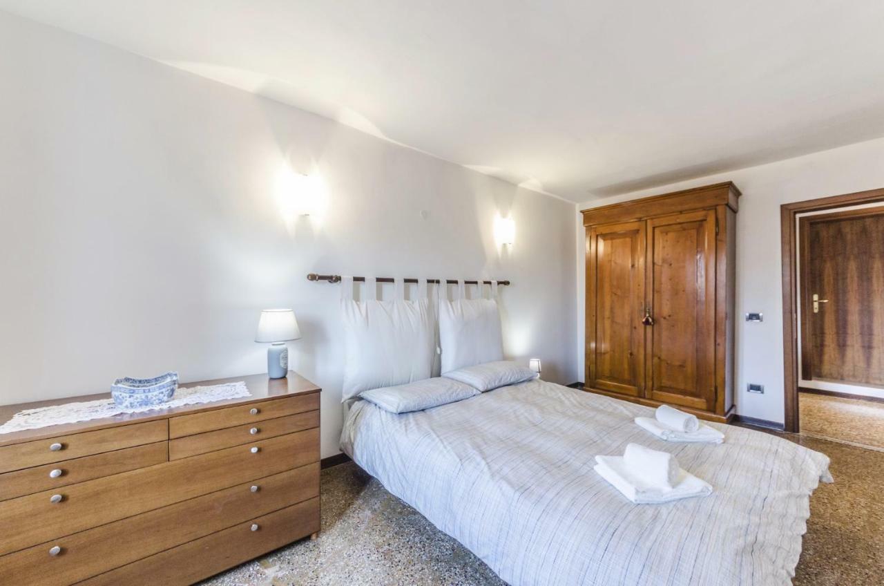 Maurizio House - Near The Train Station Appartement