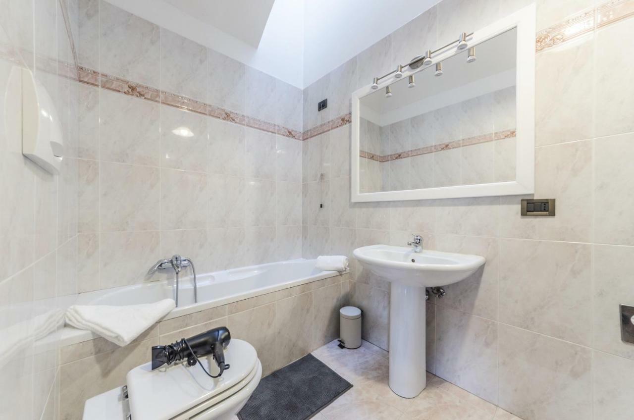Maurizio House - Near The Train Station Appartement