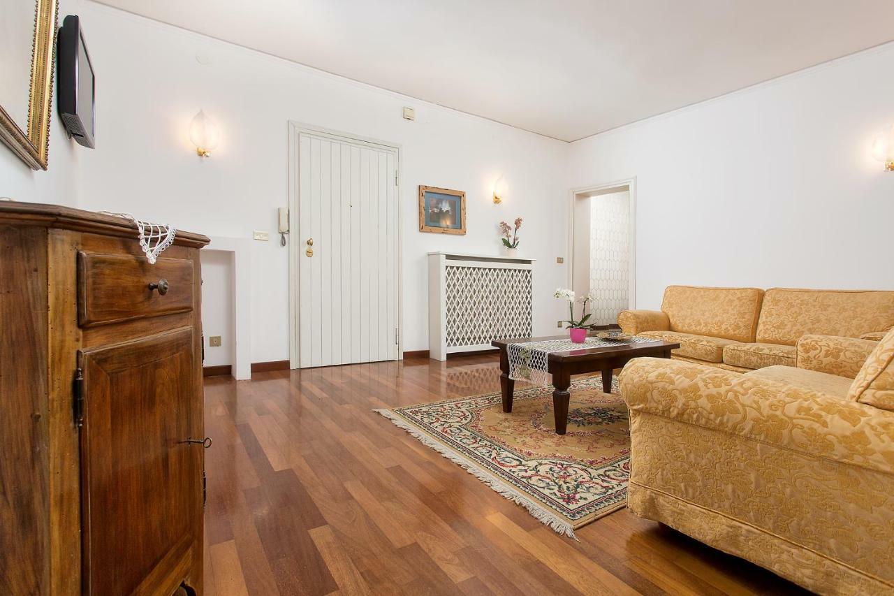 Ca Dama Del Pozzo Apartment
