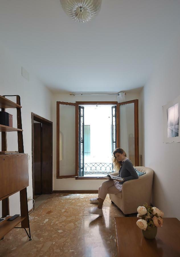 Venetian Mood Bianco Apartment Venedig
