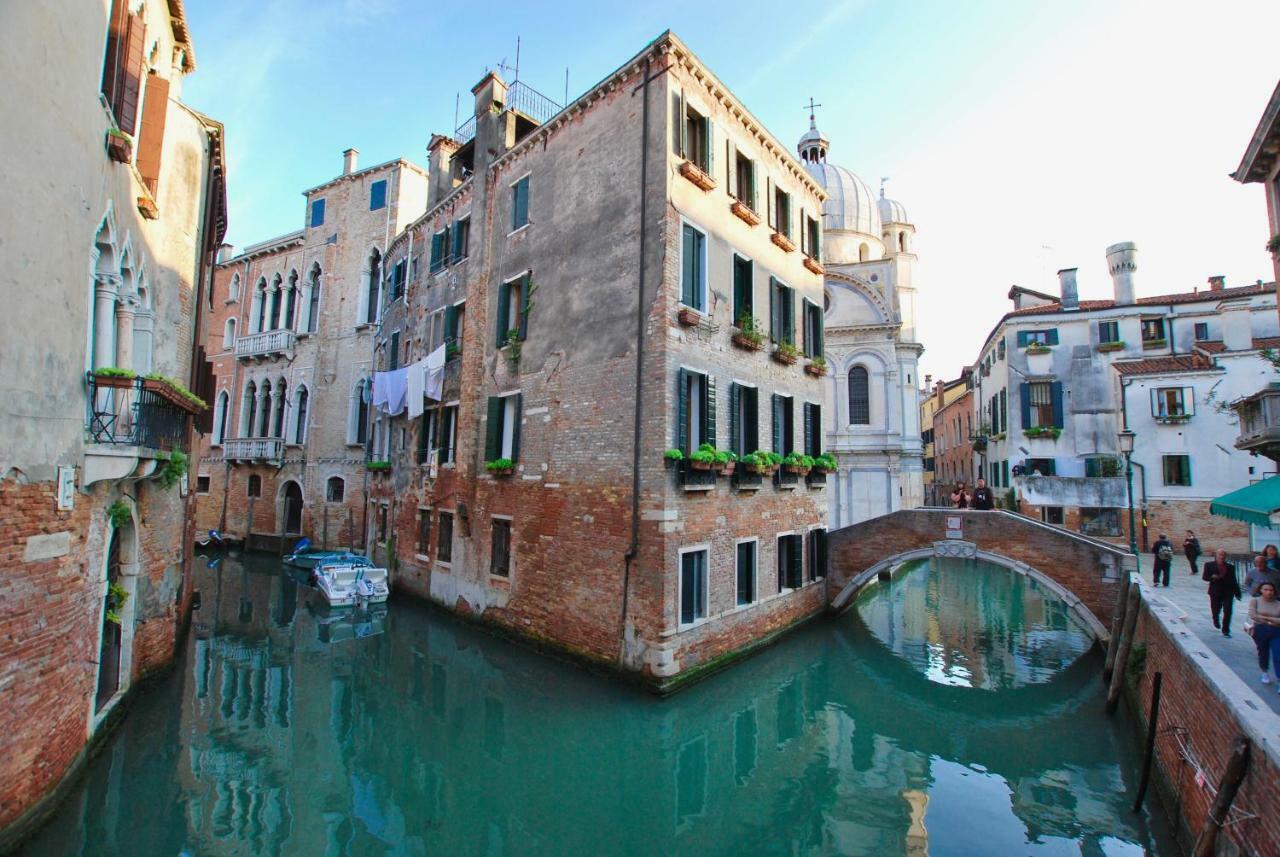Appartement Ca Corte Nova Design With Canal View Venetië