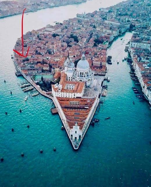 House Of Joy * Venise