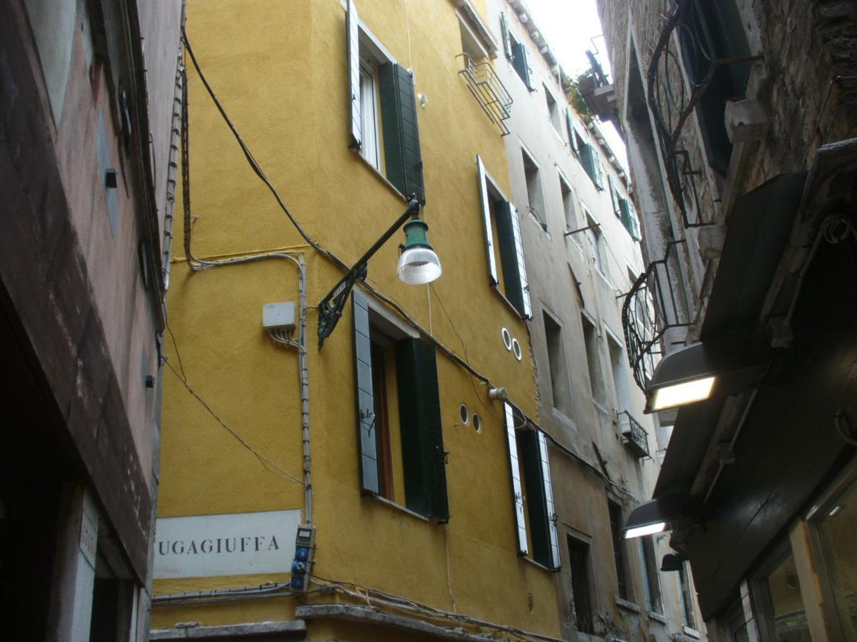 Raggio Di Sole Dietro Piazza San Marco Vakantiehuis *
