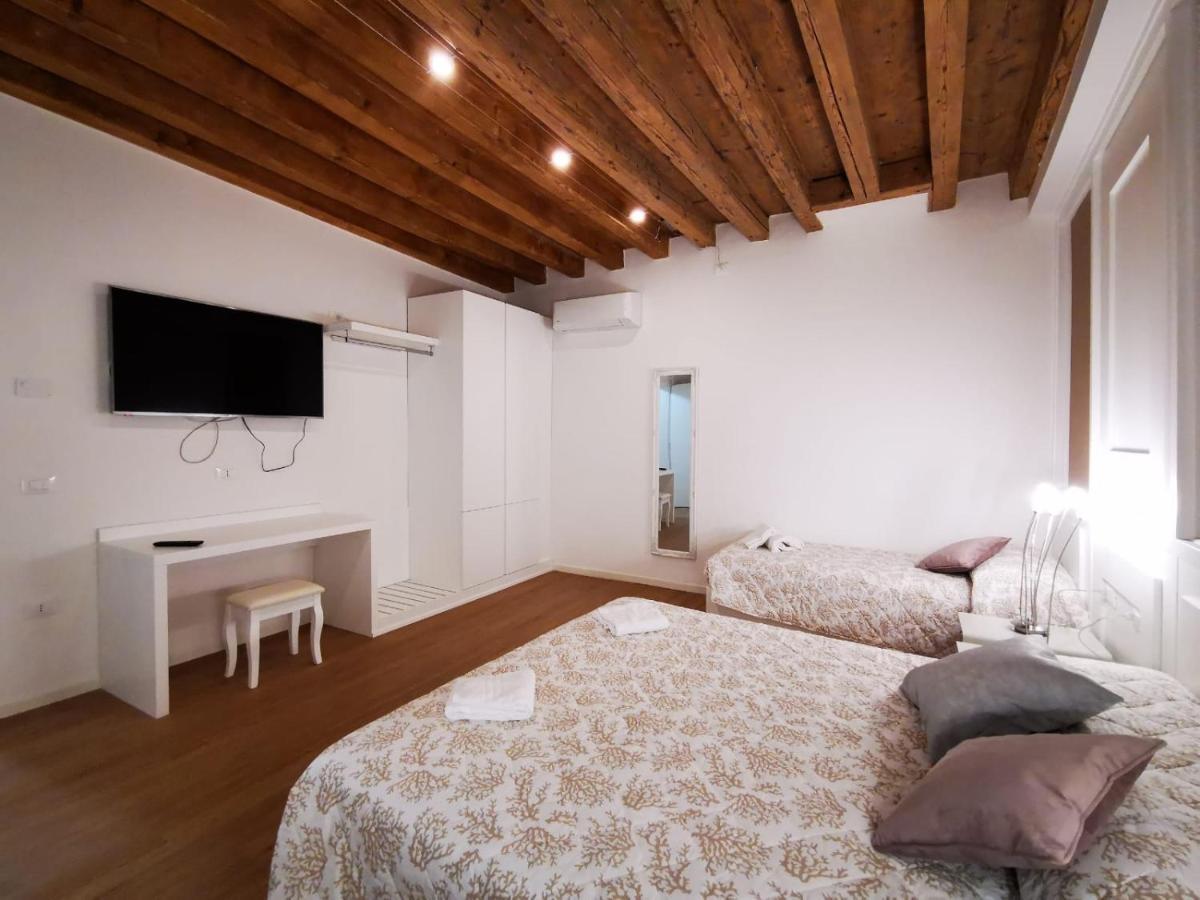 Deluxe 3 Bedrooom Flat In Rialto Venetië