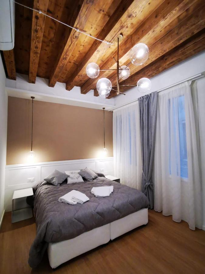 Deluxe 3 Bedrooom Flat In Rialto * Venetië