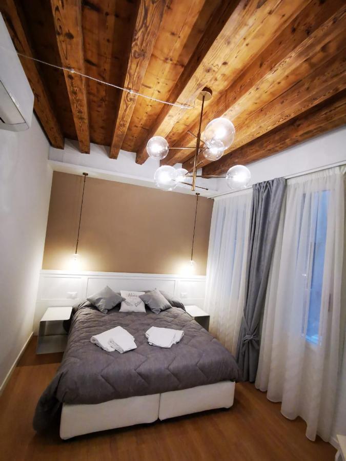 Deluxe 3 Bedrooom Flat In Rialto Venetië