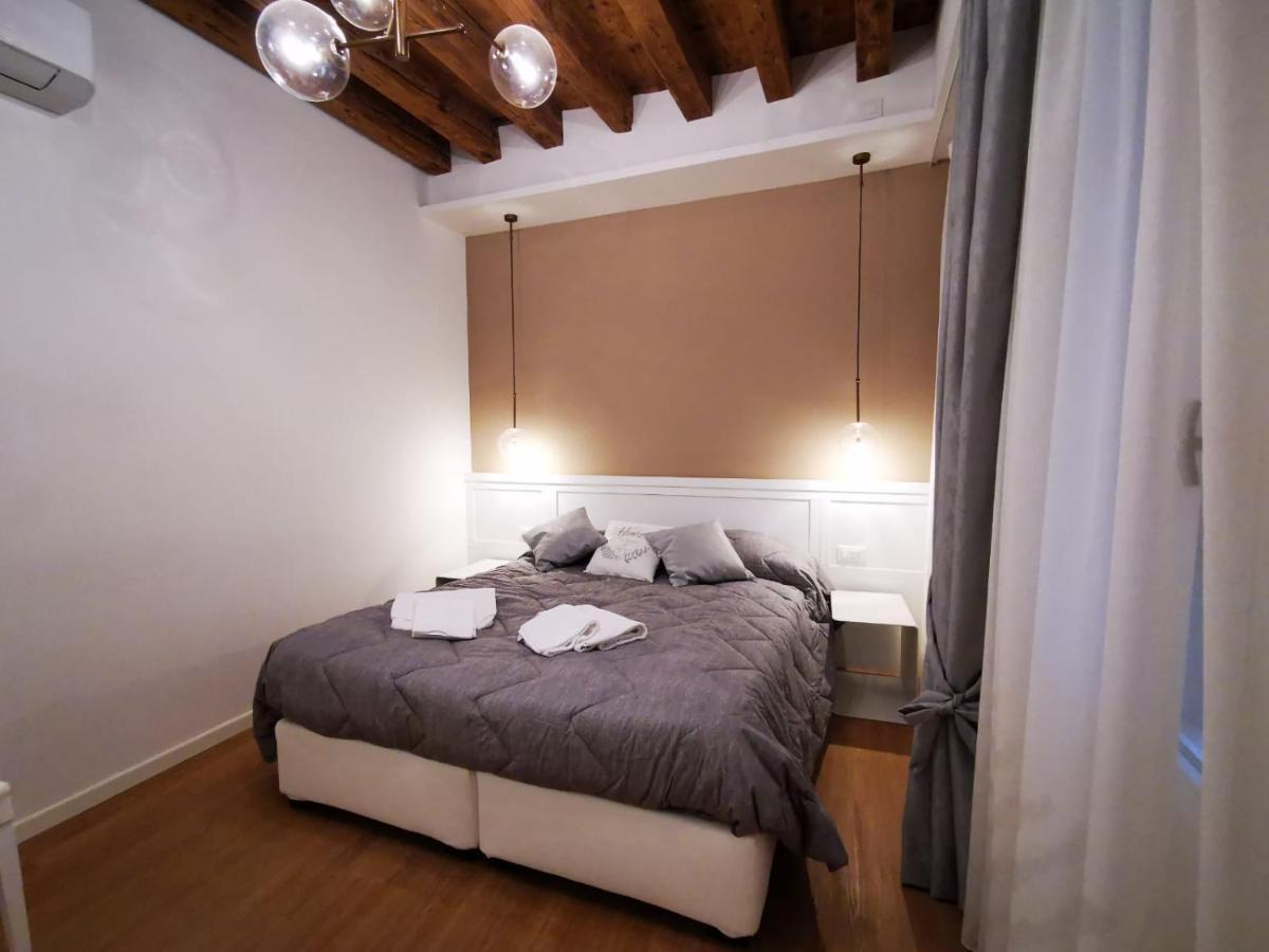 Deluxe 3 Bedrooom Flat In Rialto Venetië
