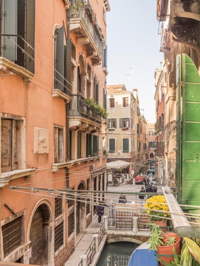 San Polo Canal View By Wonderful Italy * Venise