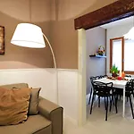 Rialto Deluxe Apartments