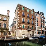 Salute Canal View Apartment